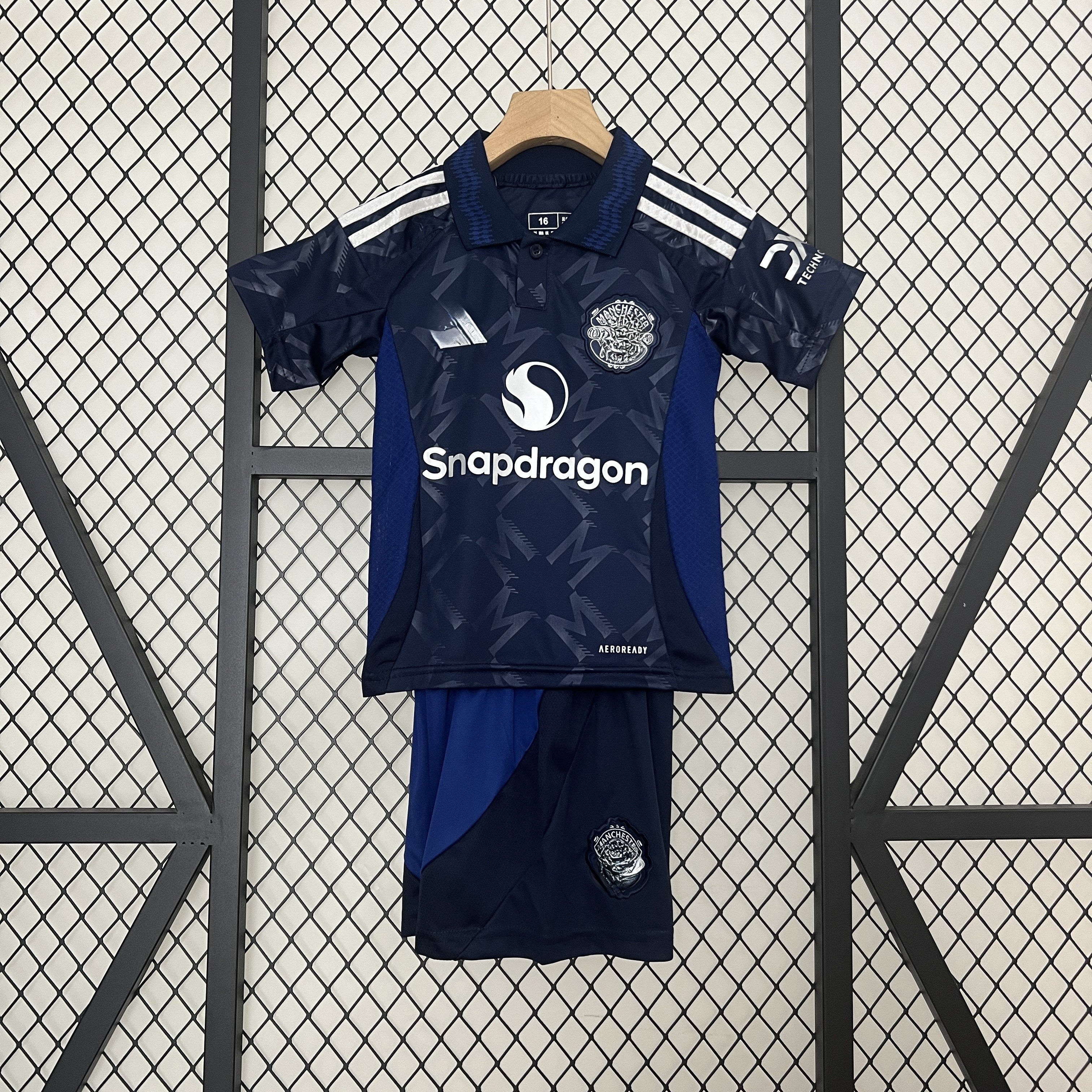 Kit 24/25 Kids Manchester United  away