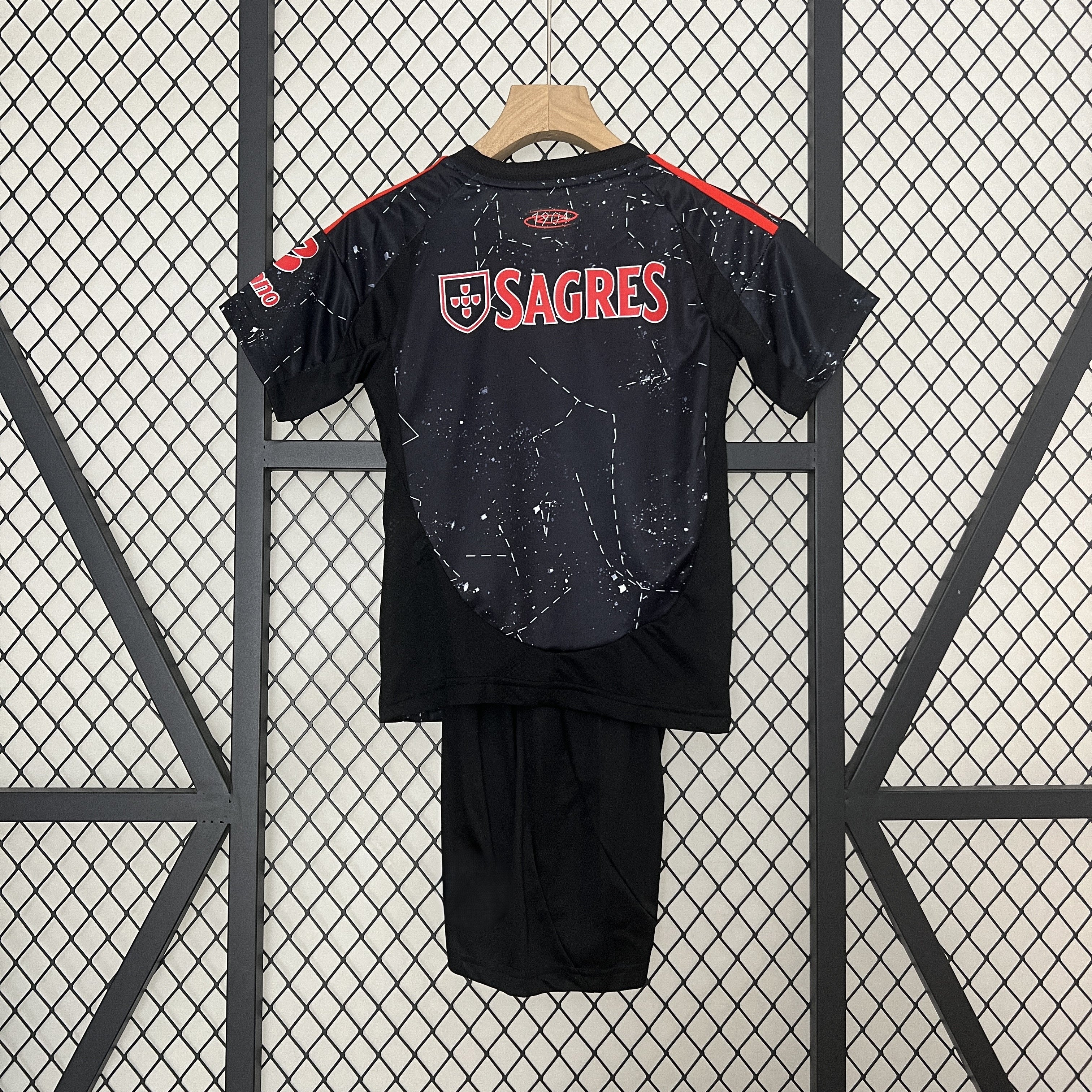 Kit 24/25 Kids Benfica away