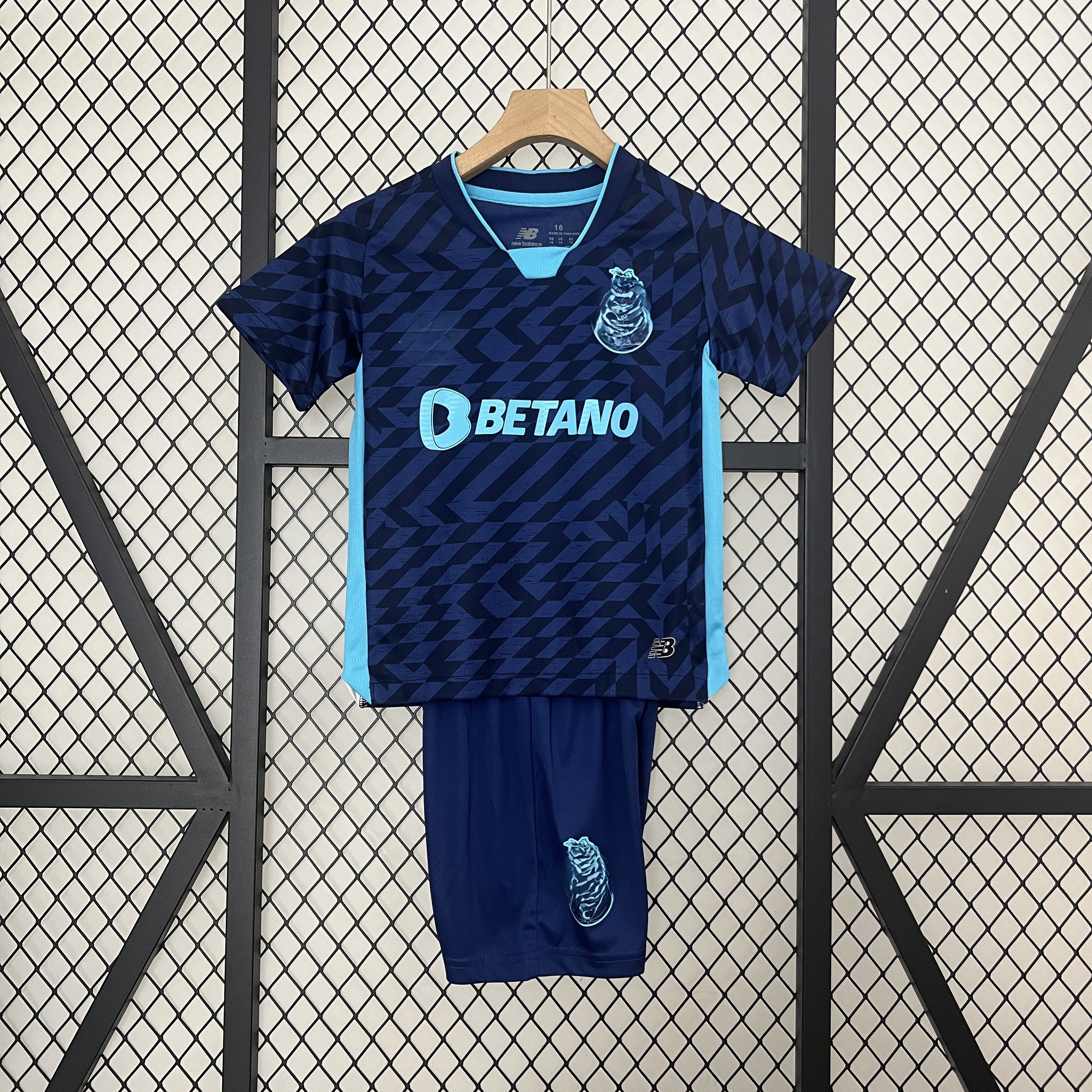 Kit 24/25 Kids Porto Third away