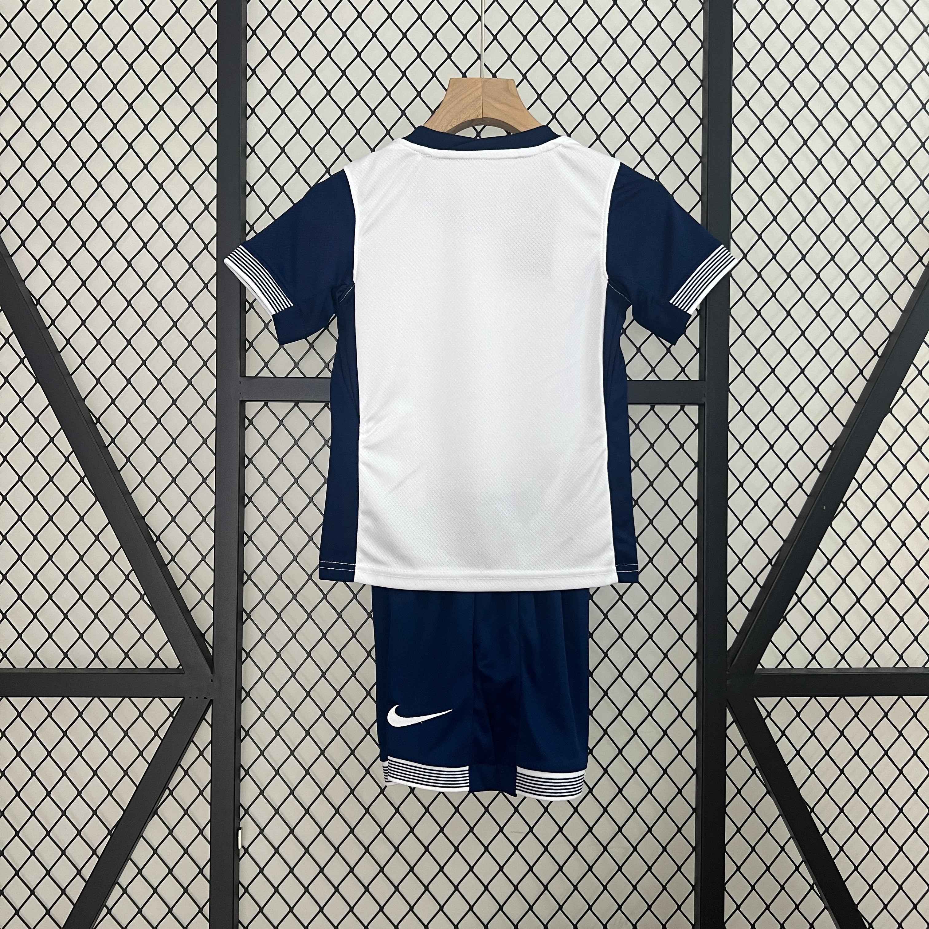 kit 24/25 Tottenham home