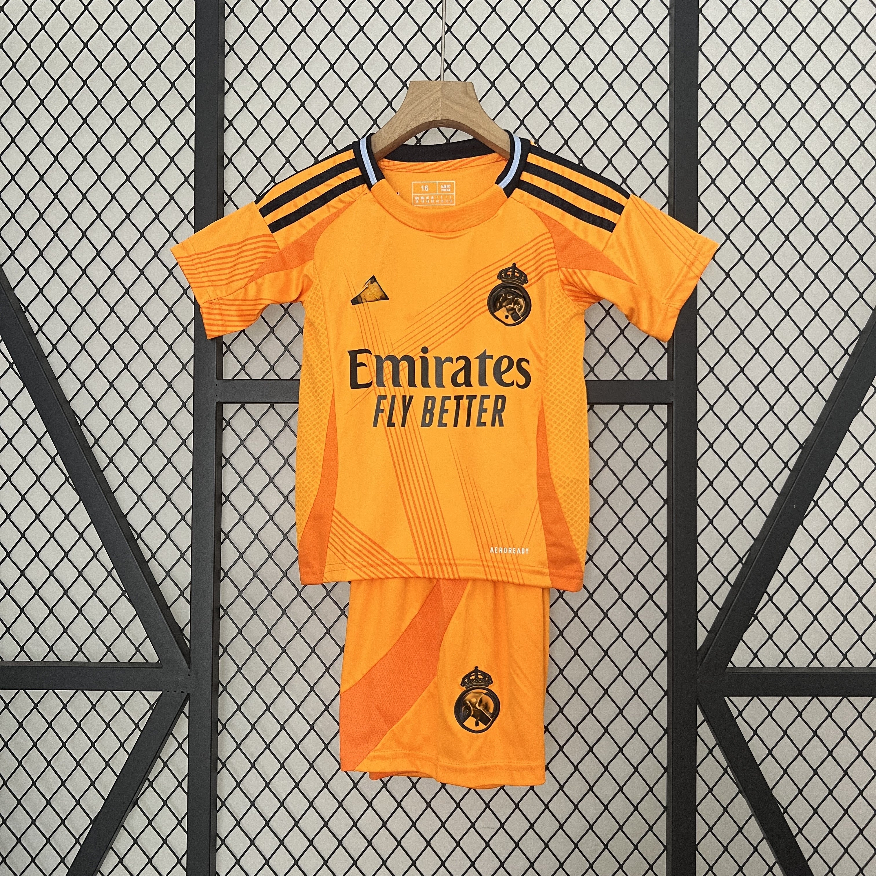 Kit 24-25 Real Madrid naranja segunda equipacion