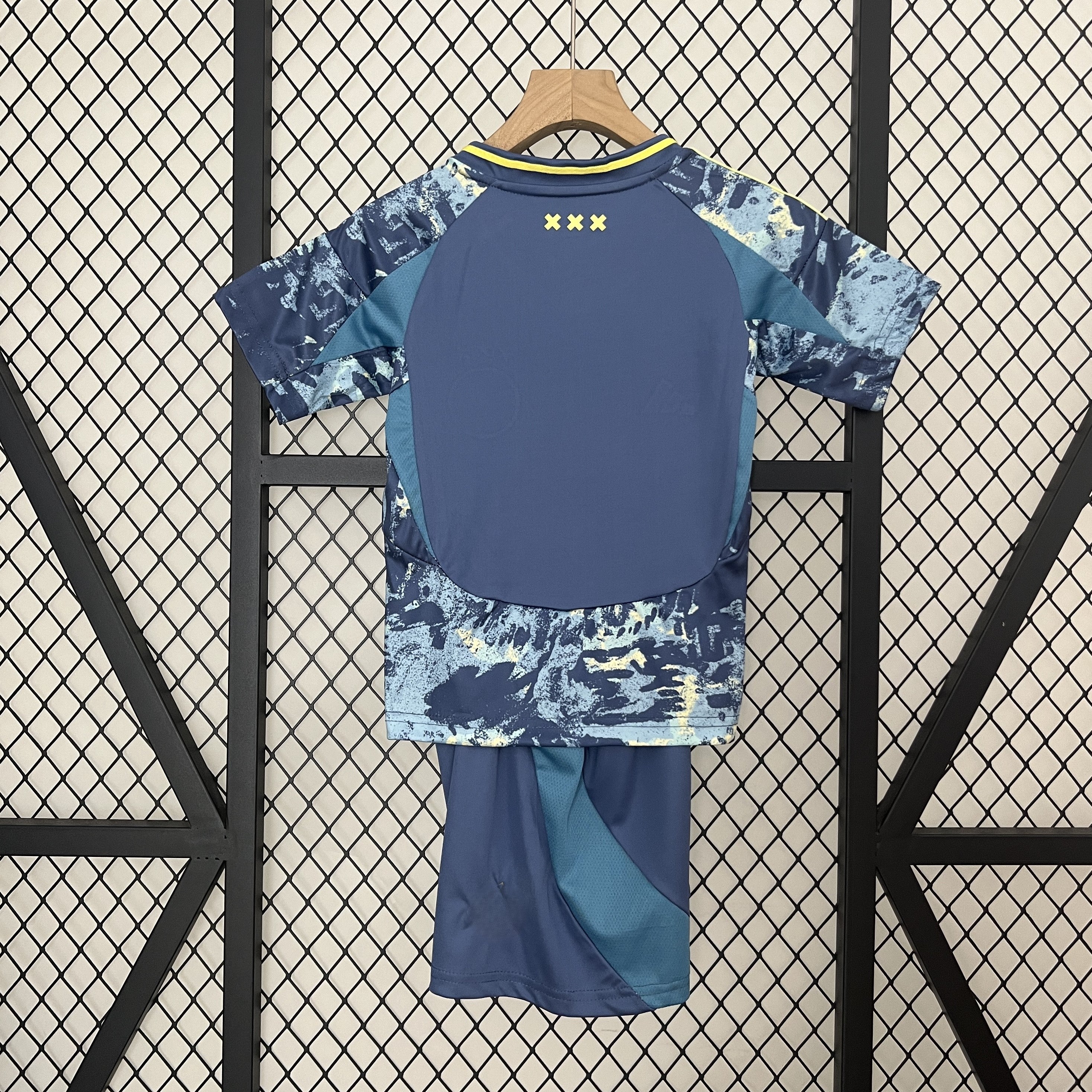 Kit  24/25 Kids Ajax away