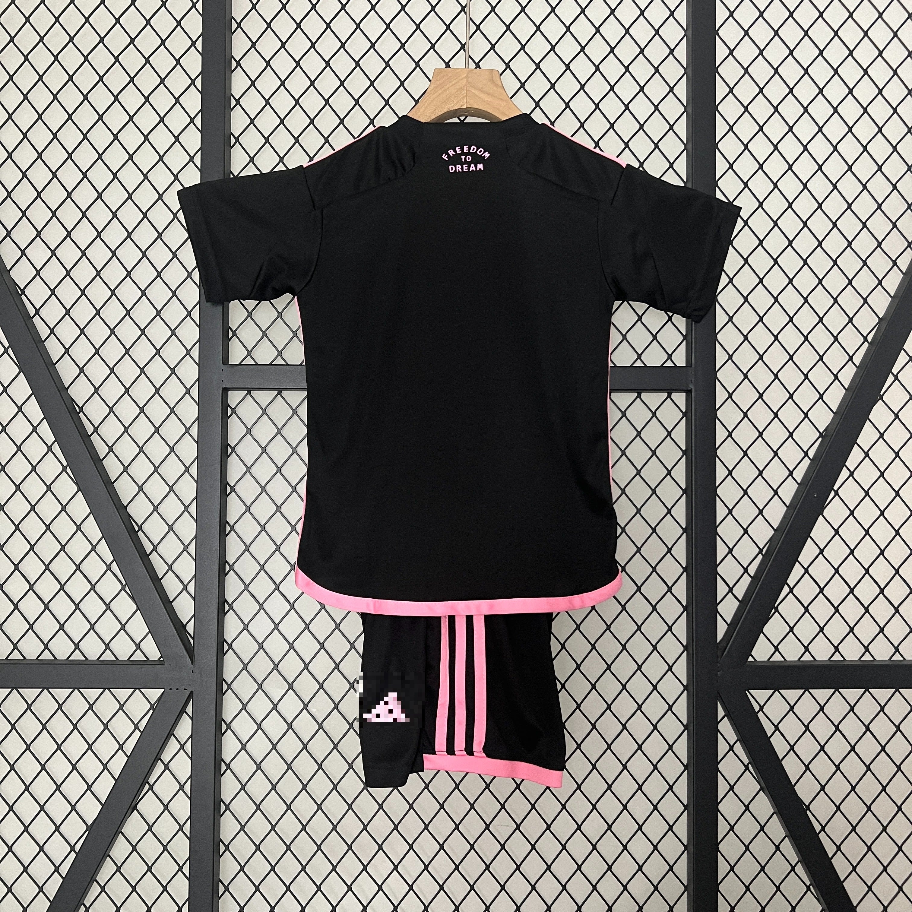 kit 24/25 Miami away